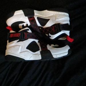 I am selling a Nike Air raid I need the money for sports and traveling fees